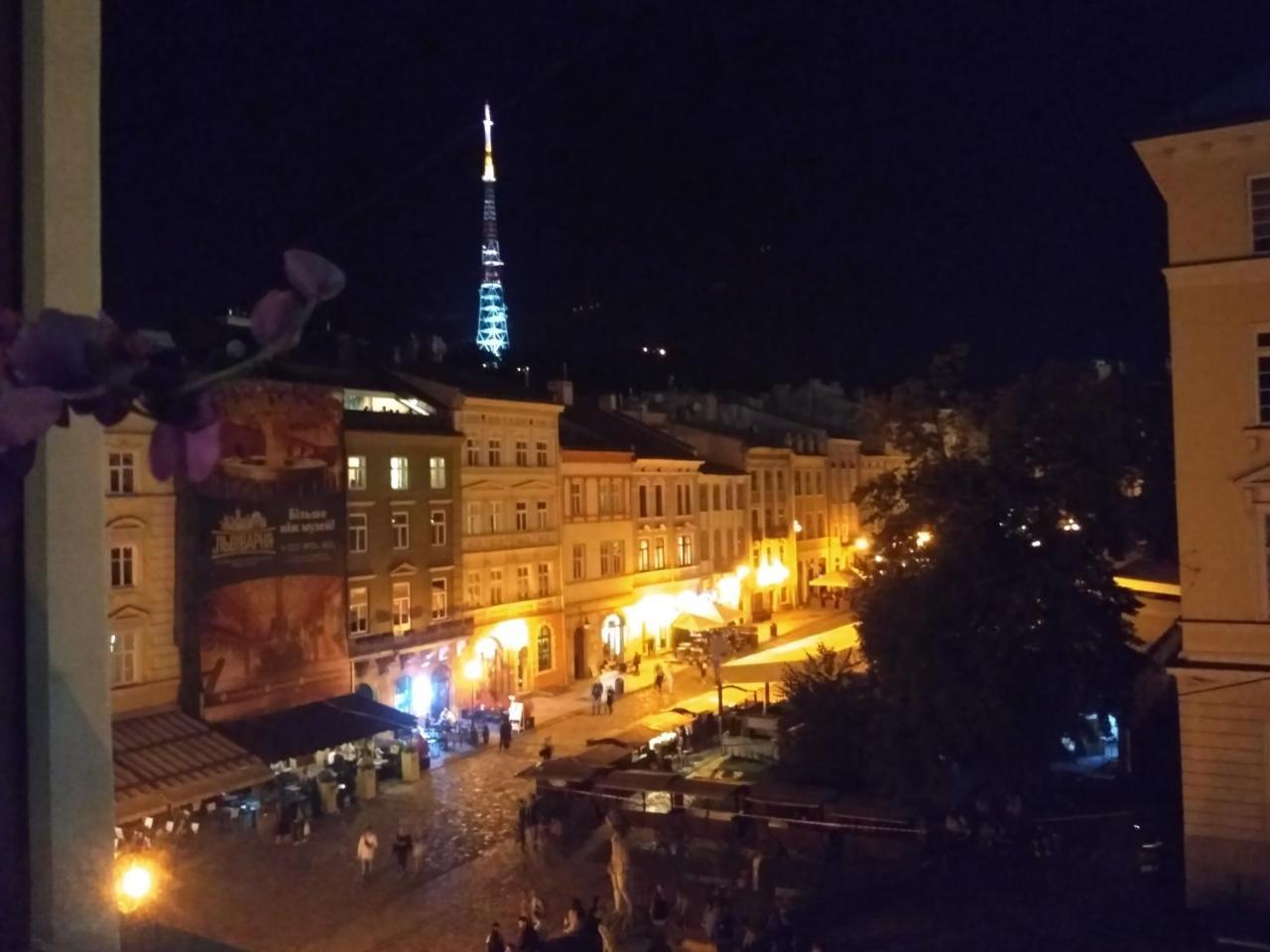 Apartment On Rynok Square Lviv Eksteriør billede