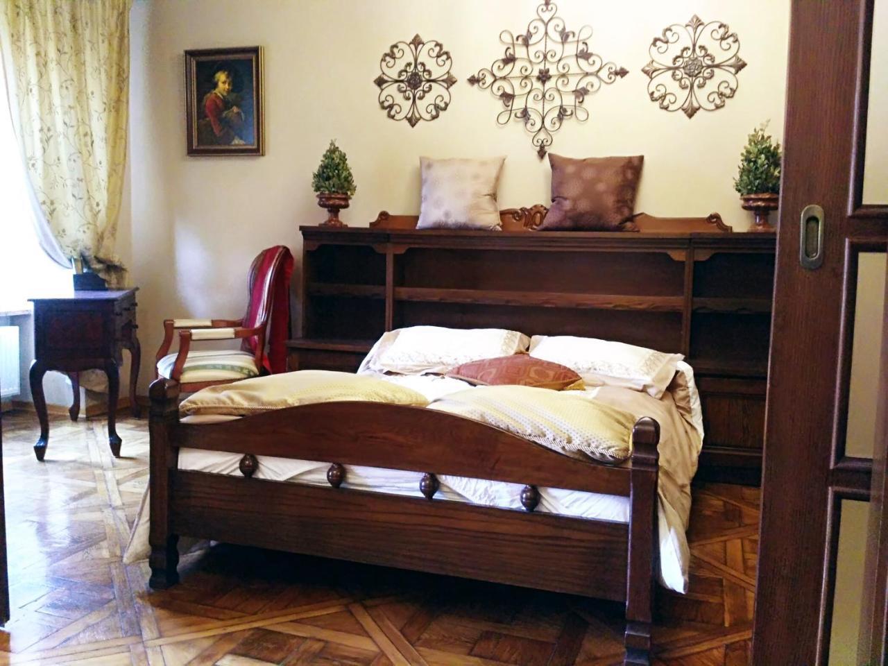 Apartment On Rynok Square Lviv Eksteriør billede