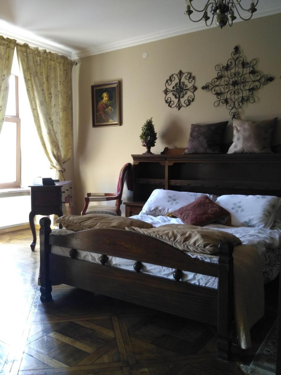 Apartment On Rynok Square Lviv Eksteriør billede