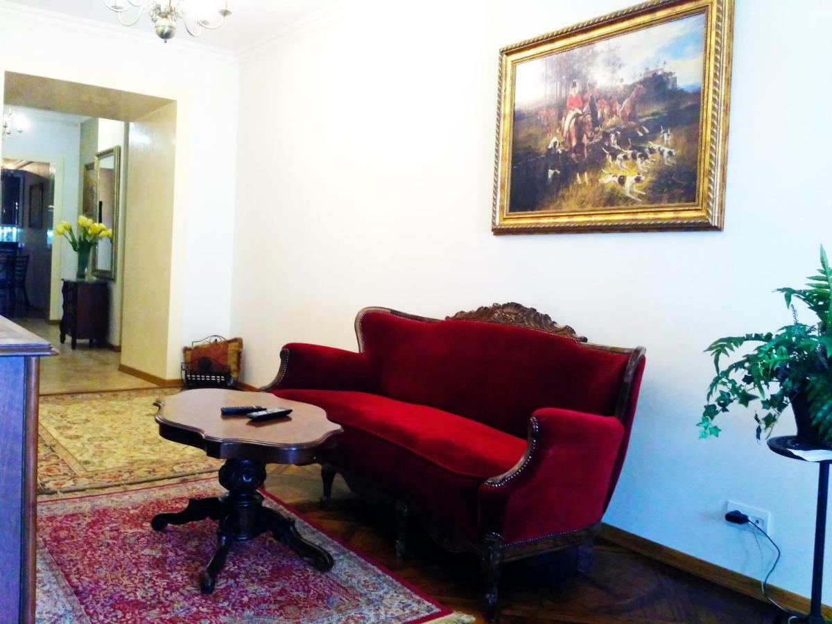 Apartment On Rynok Square Lviv Eksteriør billede