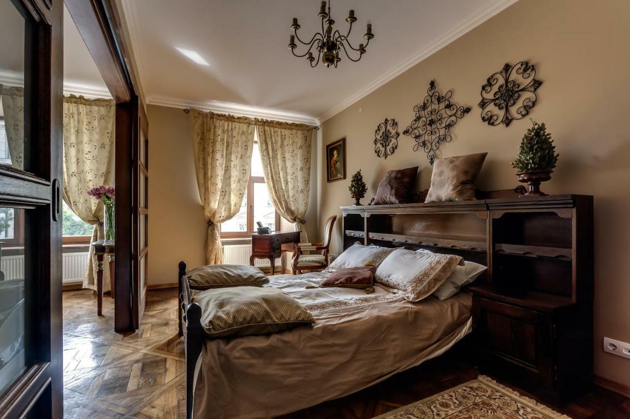 Apartment On Rynok Square Lviv Eksteriør billede