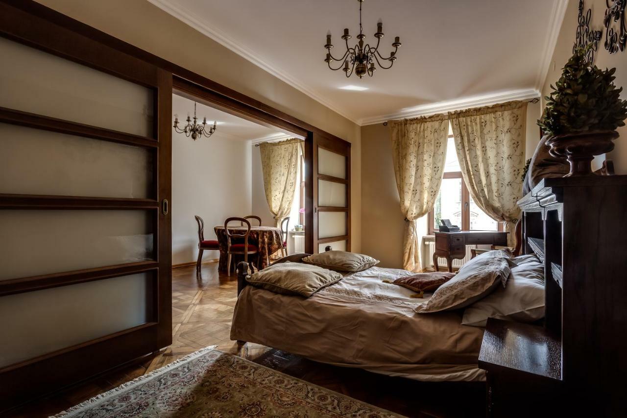 Apartment On Rynok Square Lviv Eksteriør billede