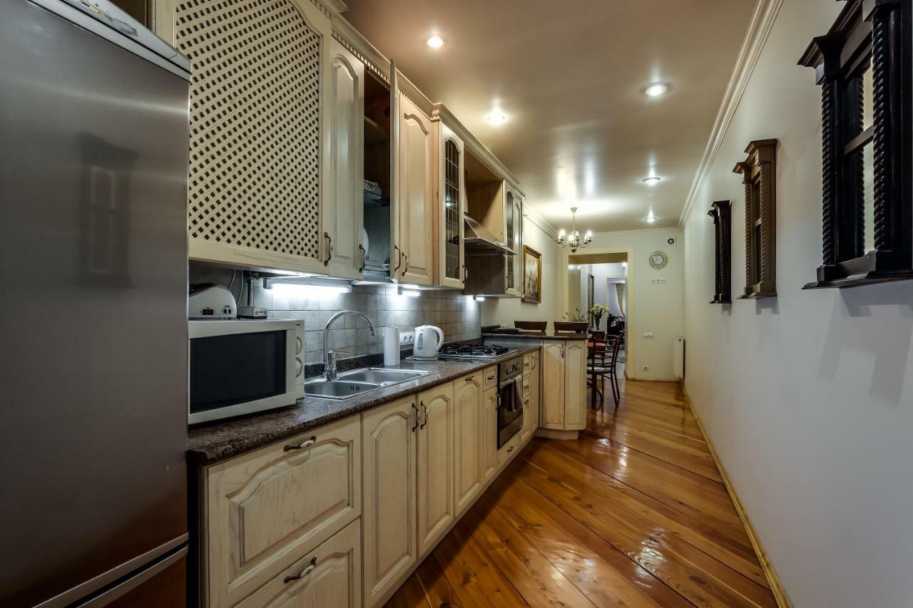 Apartment On Rynok Square Lviv Eksteriør billede