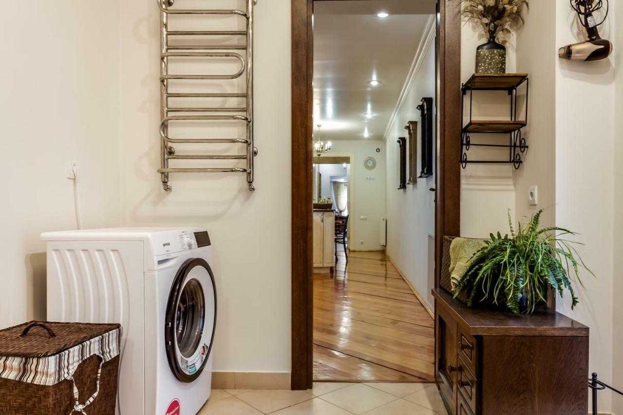 Apartment On Rynok Square Lviv Eksteriør billede